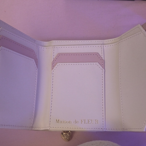 Pink Bow Accessory - Picture 4 of 5